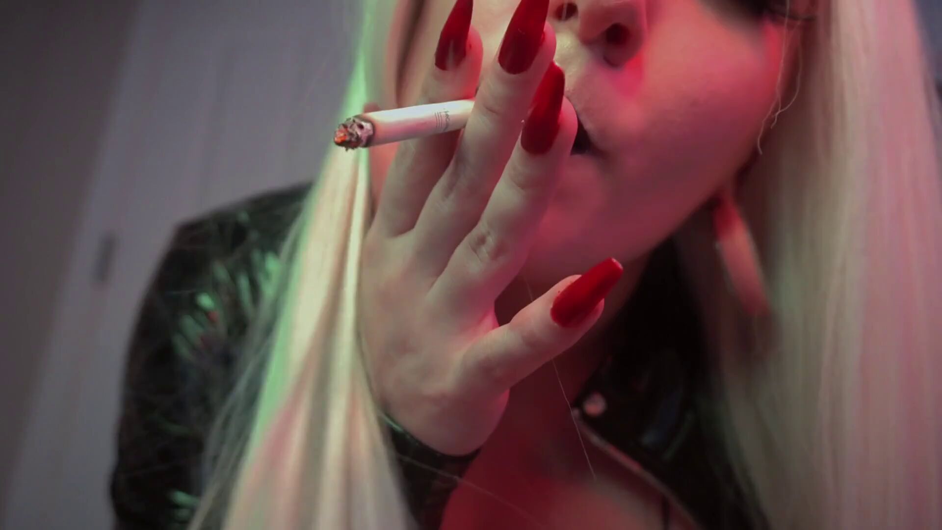 BBW Smokes With Big Naturals